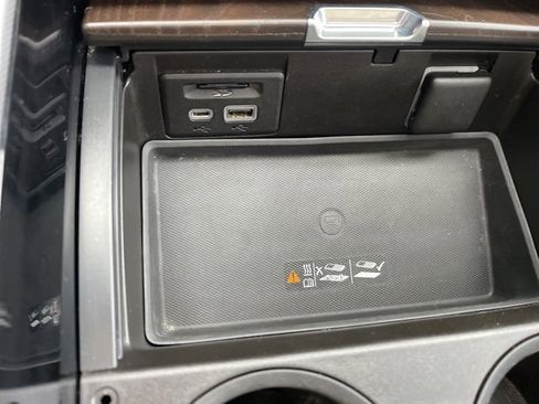 Used 2021 GMC Yukon Denali w/ Denali Premium Package image 31