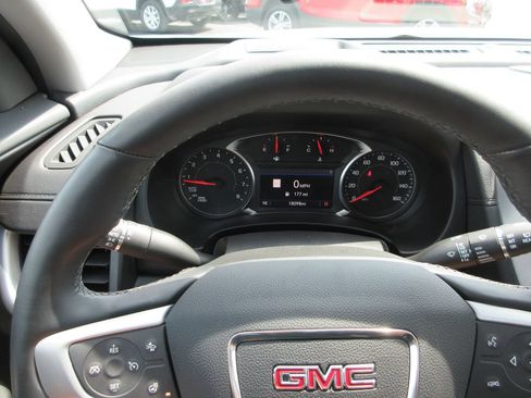 Used 2024 GMC Terrain SLT w/ Infotainment Package II FWD image 30