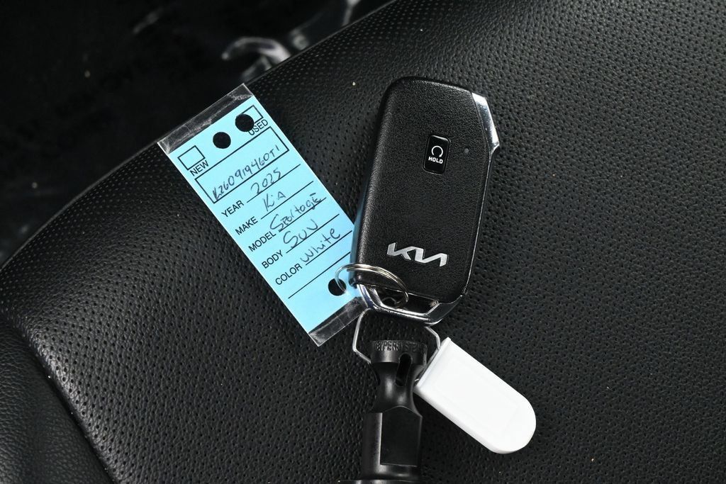 Used 2025 Kia Sportage EX FWD image 19