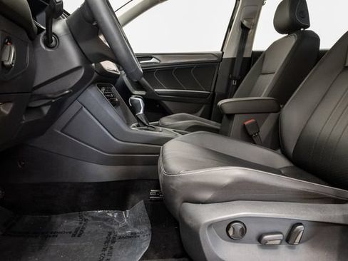 Used 2023 Volkswagen Tiguan SE FWD image 11