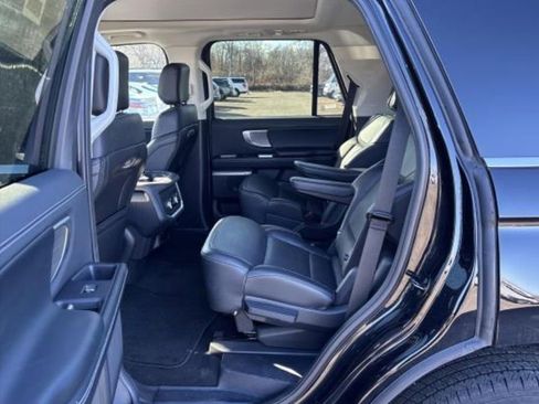 Used 2025 Ford Expedition Platinum image 7
