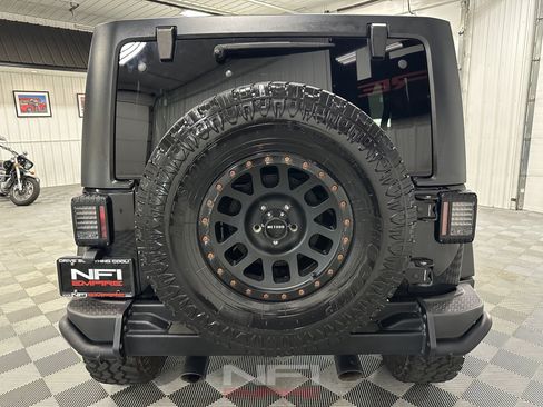 Used 2016 Jeep Wrangler Unlimited Sahara AWD/4WD image 9
