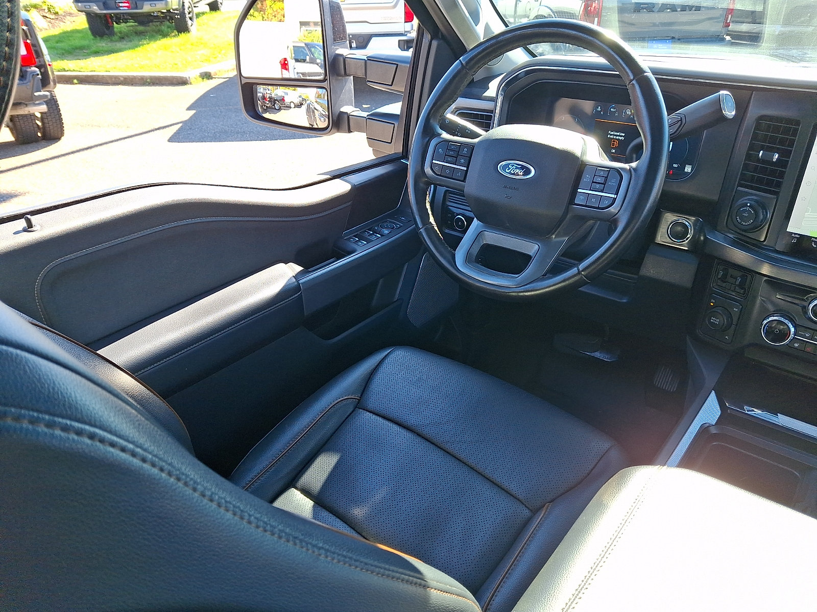 Used 2025 Ford F450 Lariat w/ Lariat Ultimate Package AWD/4WD image 13