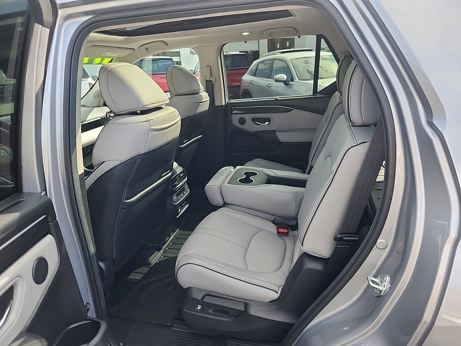 Used 2025 Honda Pilot Elite image 34
