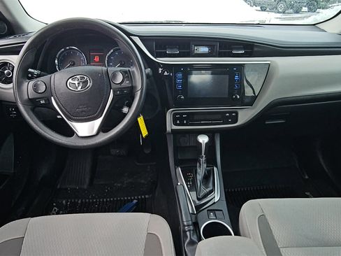 Used 2018 Toyota Corolla LE image 8