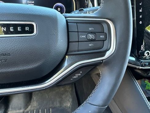 Used 2023 Jeep Wagoneer 2WD image 15