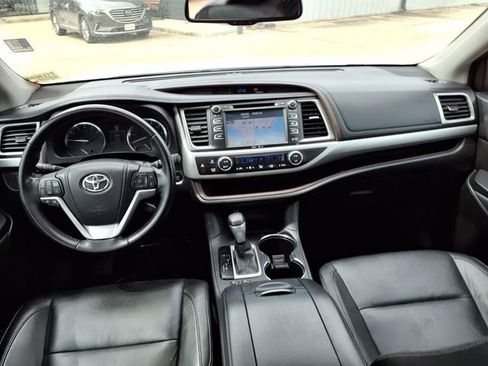 Used 2014 Toyota Highlander XLE FWD image 9