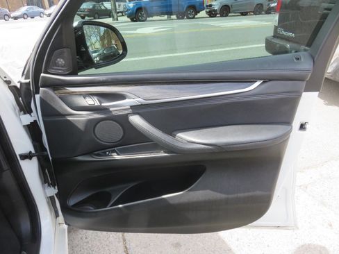 Used 2016 BMW X5 xDrive50i image 28