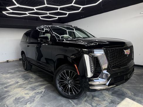 Used 2026 Cadillac Escalade ESV Platinum Sport w/ LPO, ONYX Package AWD/4WD image 6