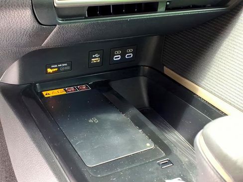 Used 2025 Toyota Camry SE w/ Convenience Package FWD image 19