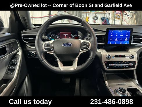 Used 2022 Ford Explorer XLT w/ Equipment Group 202A AWD/4WD image 17