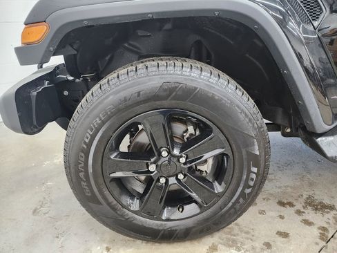 Used 2021 Jeep Wrangler Unlimited Sahara AWD/4WD image 34