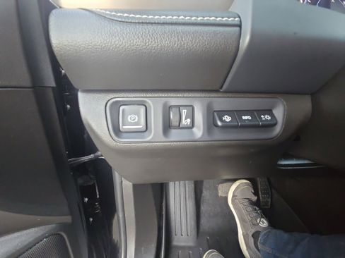 Used 2023 GMC Acadia Denali w/ Black Diamond Edition image 27