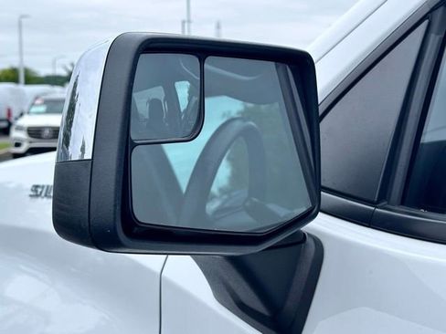Used 2022 Chevrolet Silverado 1500 LT AWD/4WD image 9