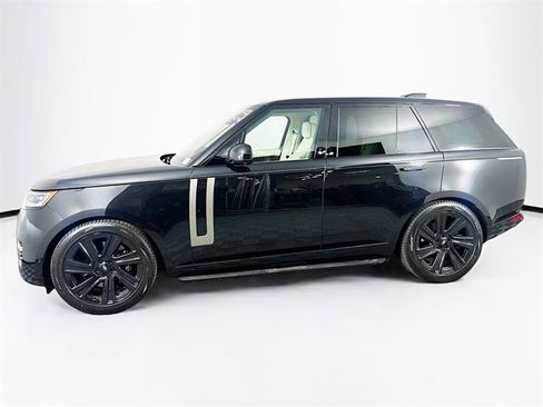 Used 2023 Land Rover Range Rover SE image 8