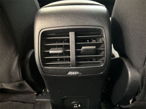 Used 2020 Ford Escape SE image 21