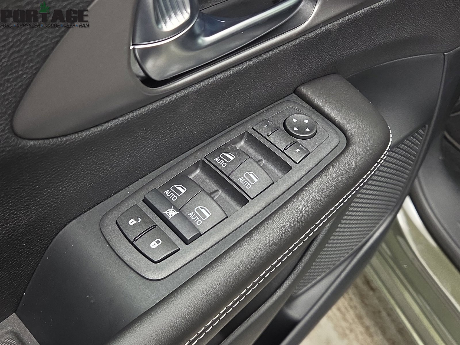 New 2027 Chrysler Pacifica Select AWD/4WD image 13