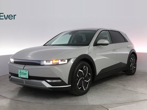 Used 2024 Hyundai Ioniq 5 SEL image 2