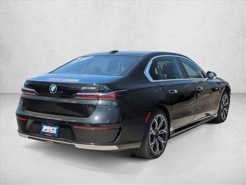 Used 2025 BMW i7 eDrive50 w/ Premium Package RWD image 5