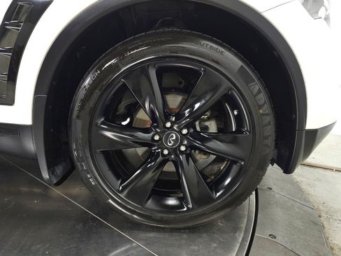 Used 2017 INFINITI QX70 AWD w/ Premium Package image 9