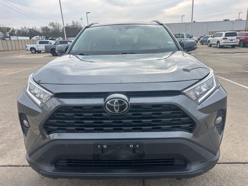 Used 2021 Toyota RAV4 XLE Premium image 8
