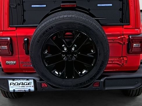 Used 2025 Jeep Wrangler Unlimited Sahara w/ Safety Group AWD/4WD image 11