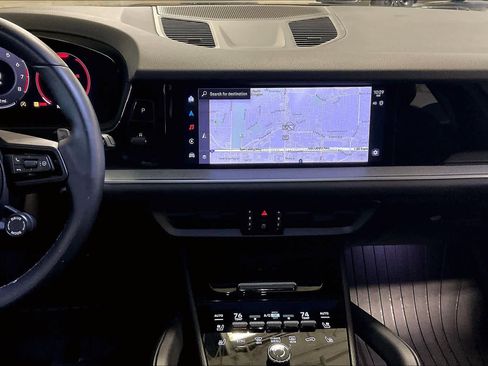 Used 2024 Porsche Cayenne image 6