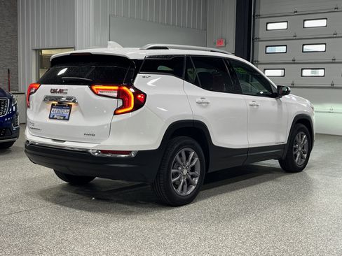 Certified 2023 GMC Terrain SLT image 4