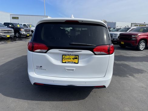 Used 2018 Chrysler Pacifica Touring Plus FWD image 7
