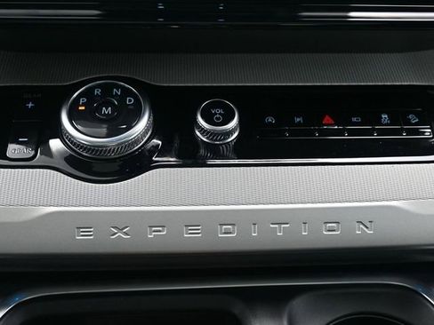 New 2025 Ford Expedition Active image 25