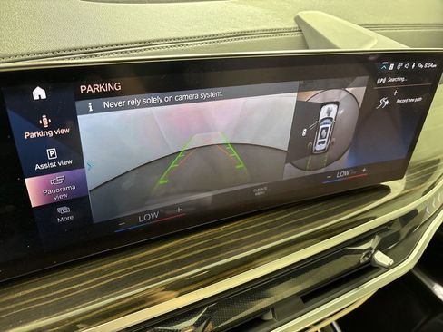 Used 2023 BMW X7 xDrive40i w/ M Sport Package AWD/4WD image 45