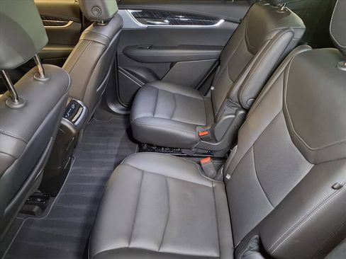 Certified 2025 Cadillac XT6 Premium Luxury image 18