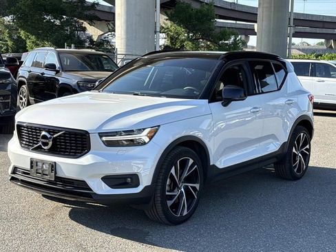Used 2022 Volvo XC40 T5 R-Design w/ Climate Package AWD/4WD image 1