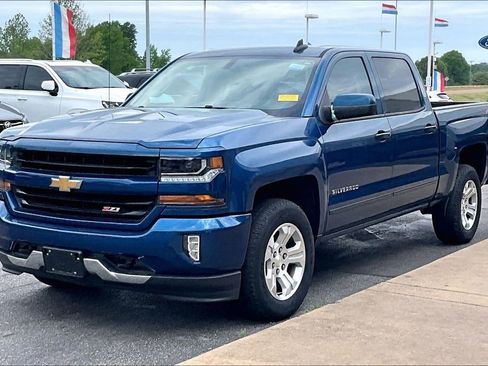 Used 2018 Chevrolet Silverado 1500 LT w/ All Star Edition AWD/4WD image 2