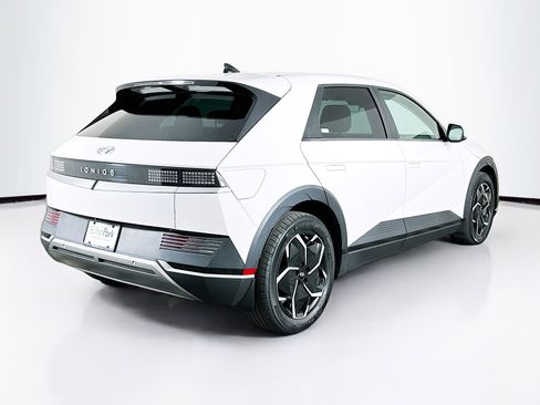 Used 2024 Hyundai Ioniq 5 SE image 9