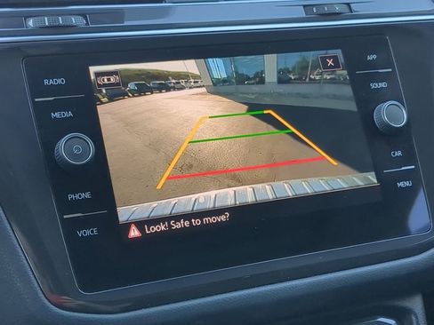 Used 2022 Volkswagen Tiguan SE image 20