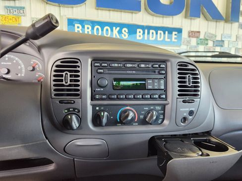 Used 2004 Ford F150 XLT image 8