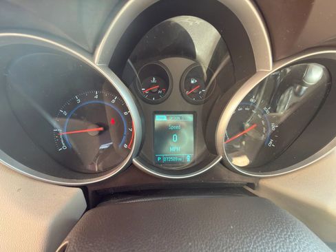 Used 2015 Chevrolet Cruze LT image 13