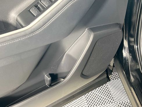 Used 2023 Toyota Highlander XLE image 18