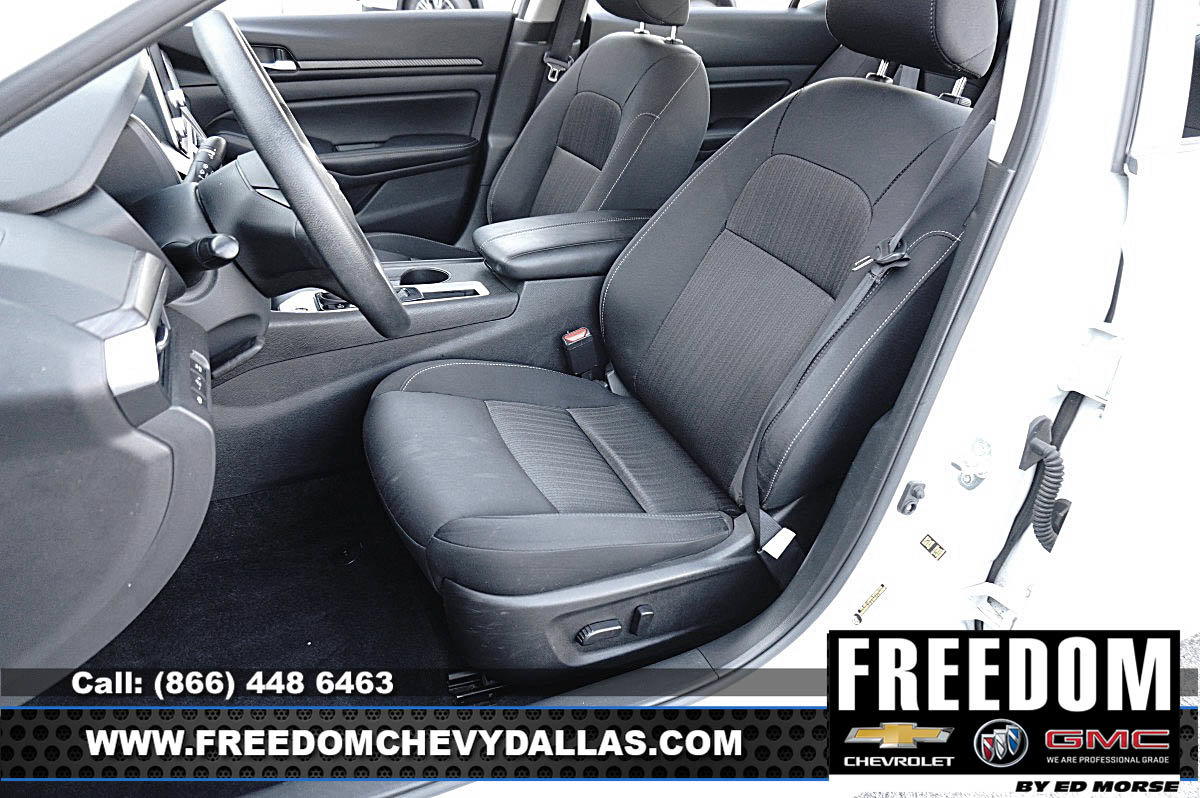 Used 2025 Nissan Altima 2.5 SV FWD image 9
