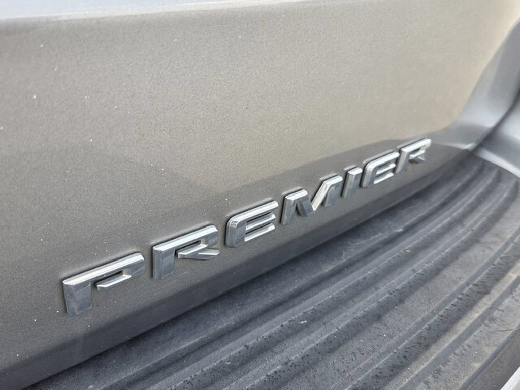 Used 2023 Chevrolet Suburban Premier RWD image 5
