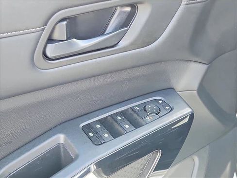 Used 2024 Nissan Pathfinder SV FWD image 11