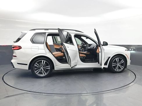 Used 2025 BMW X7 xDrive40i w/ M Sport Package AWD/4WD image 40