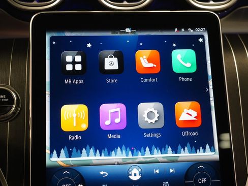 Used 2025 Mercedes-Benz GLC 350e 4MATIC image 23