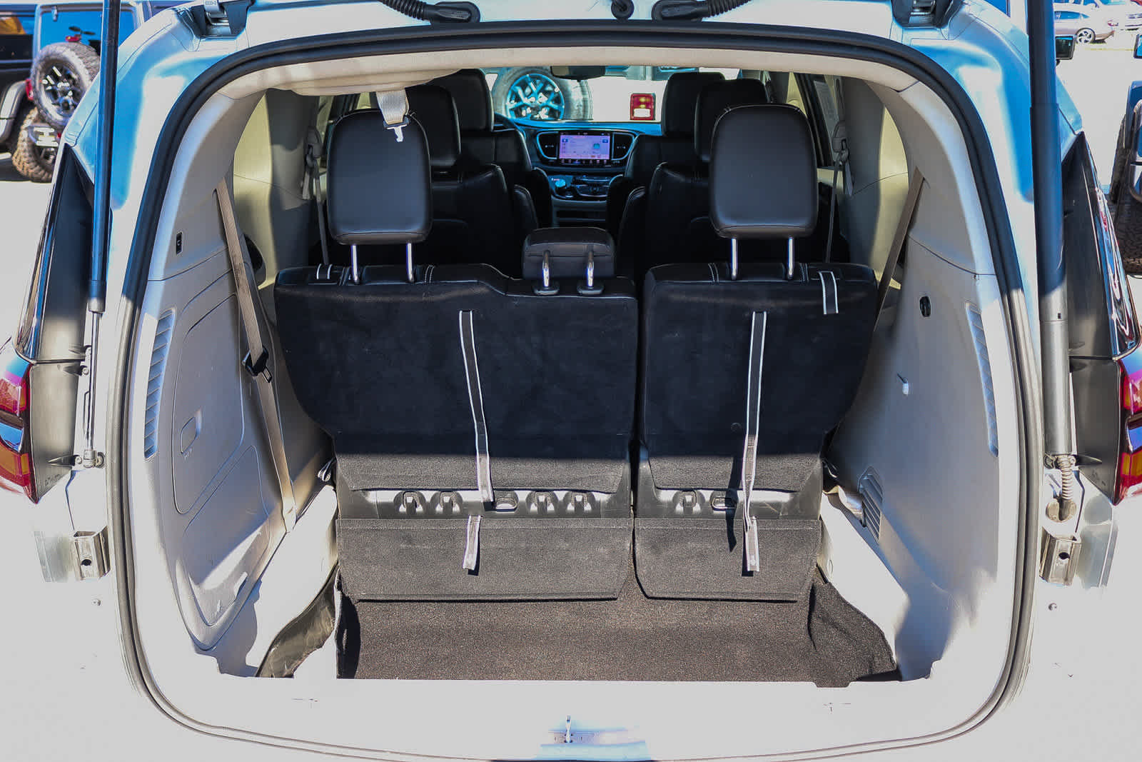Used 2024 Chrysler Pacifica Limited FWD image 26