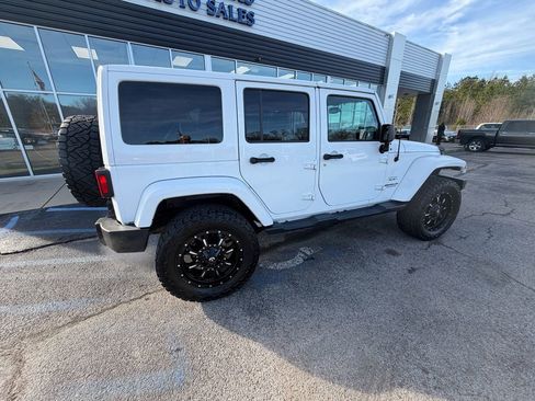 Used 2017 Jeep Wrangler Unlimited Sahara w/ Connectivity Group image 4