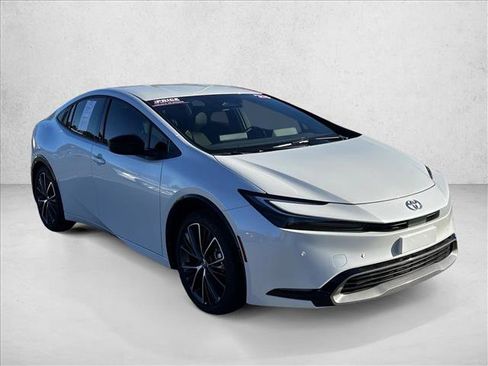 Used 2025 Toyota Prius XLE image 3