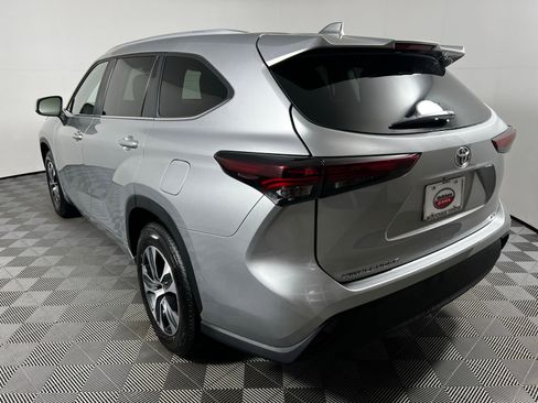 Certified 2024 Toyota Highlander XLE image 7