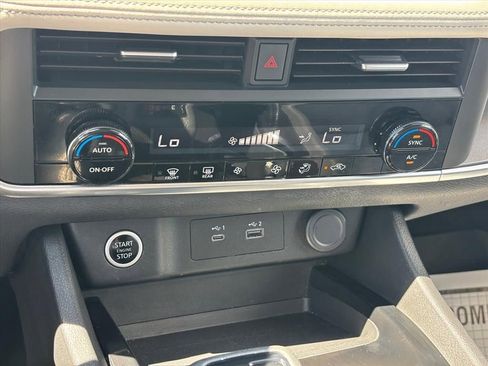 Used 2023 Nissan Rogue SV image 18