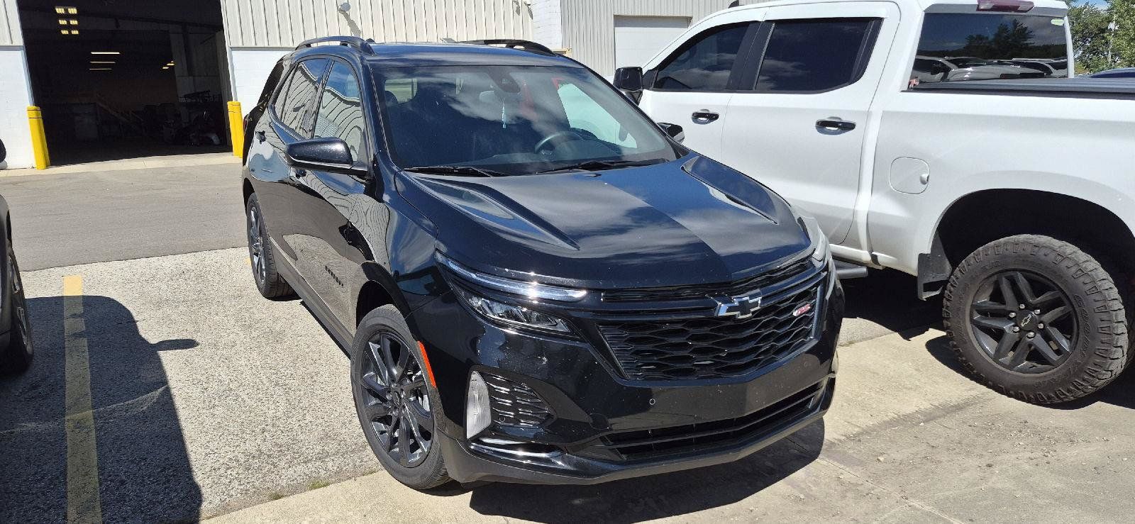 Used 2024 Chevrolet Equinox RS w/ LPO, Floor Liner Package FWD image 2